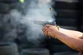 Punjab: दो गुटों में खूनी झड़प, पुलिस चौकी के पास चली गोलियां Punjab: दो गुटों में खूनी झड़प, पुलिस चौकी के पास चली गोलियां