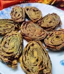 Arbi Patte ke Pakode : स्वादिष्ट अरबी के पत्तों के पकौड़े, घर पर ज़रूर ट्राई करें Arbi Patte ke Pakode : स्वादिष्ट अरबी के पत्तों के पकौड़े, घर पर ज़रूर ट्राई करें