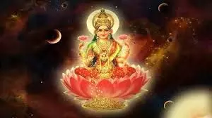 Varalakshmi Vrat 2025 : कलयुग में सौभाग्य की कुंजी है यह व्रत Varalakshmi Vrat 2025 : कलयुग में सौभाग्य की कुंजी है यह व्रत
