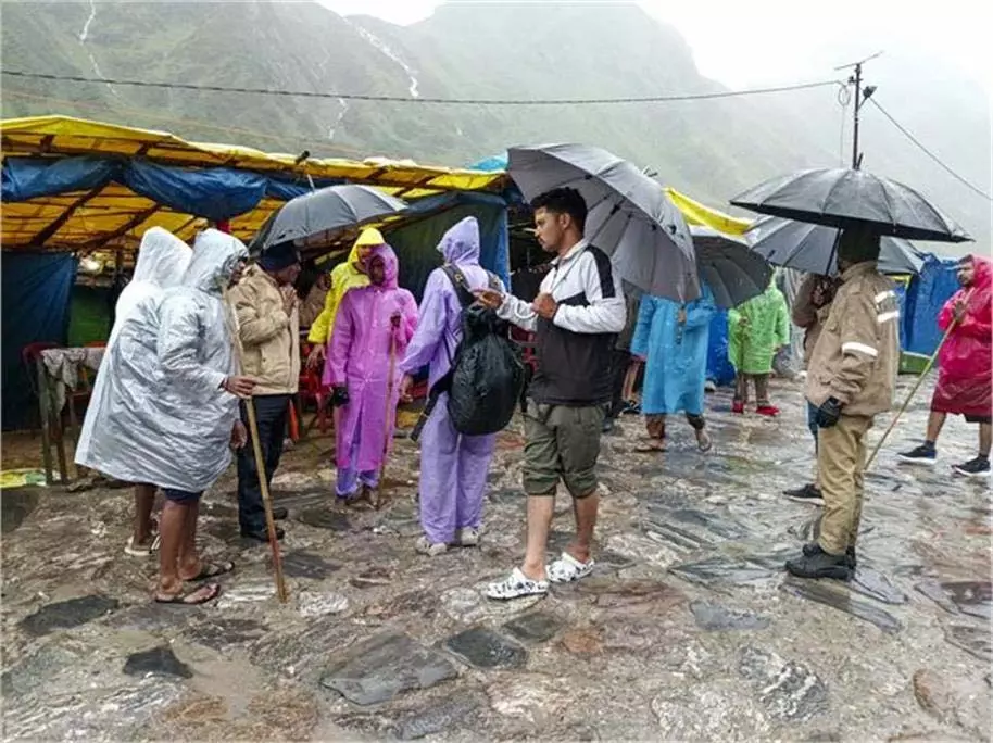 Uttarakhand: 11 सैन्यकर्मी लापता, अब तक 150 लोगों को बचाया गया Uttarakhand: 11 सैन्यकर्मी लापता, अब तक 150 लोगों को बचाया गया