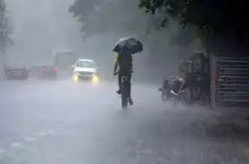 UP Weather: बारिश ने फिर पकड़ी रफ्तार ,अलर्ट जारी UP Weather: बारिश ने फिर पकड़ी रफ्तार ,अलर्ट जारी