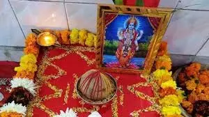 Guruwar Vrat: अगर आप गुरुवार का व्रत रखते हैं तो इन नियमों का करें पालन Guruwar Vrat: अगर आप गुरुवार का व्रत रखते हैं तो इन नियमों का करें पालन