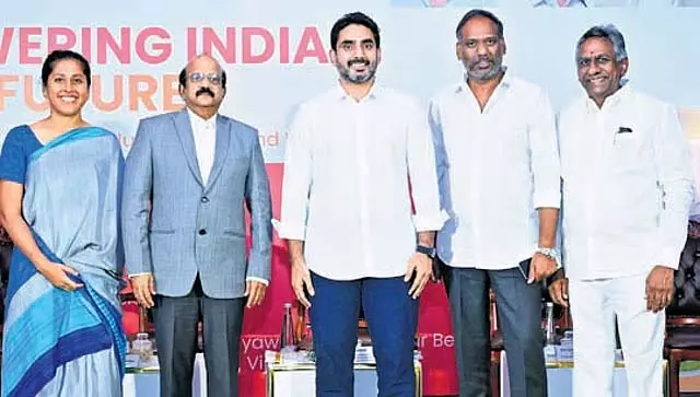 IT मंत्री लोकेश ने हरित नौकरियों को बढ़ावा देने के लिए नैपुण्यम पोर्टल लॉन्च किया IT मंत्री लोकेश ने हरित नौकरियों को बढ़ावा देने के लिए नैपुण्यम पोर्टल लॉन्च किया