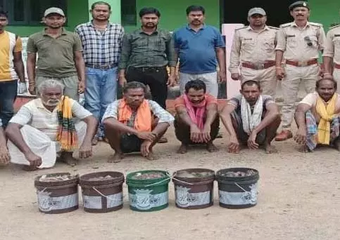 हिरण मांस पकाने की तैयारी में थे 6 लोग, खून के धब्बे मिलने पर वन विभाग ने पकड़ा हिरण मांस पकाने की तैयारी में थे 6 लोग, खून के धब्बे मिलने पर वन विभाग ने पकड़ा