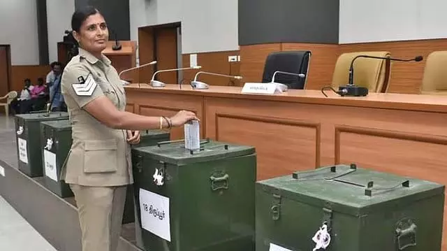 SC ने पलार में चमड़े के अपशिष्ट जल मिश्रण के मुद्दे पर कड़ा असंतोष व्यक्त किया SC ने पलार में चमड़े के अपशिष्ट जल मिश्रण के मुद्दे पर कड़ा असंतोष व्यक्त किया