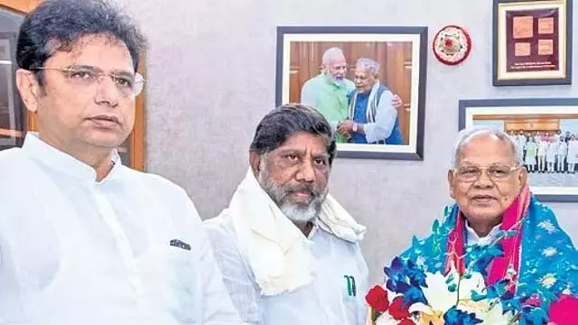 उप मुख्यमंत्री भट्टी ने Khammam में दो औद्योगिक पार्क स्थापित करने के लिए केंद्रीय सहायता मांगी उप मुख्यमंत्री भट्टी ने Khammam में दो औद्योगिक पार्क स्थापित करने के लिए केंद्रीय सहायता मांगी