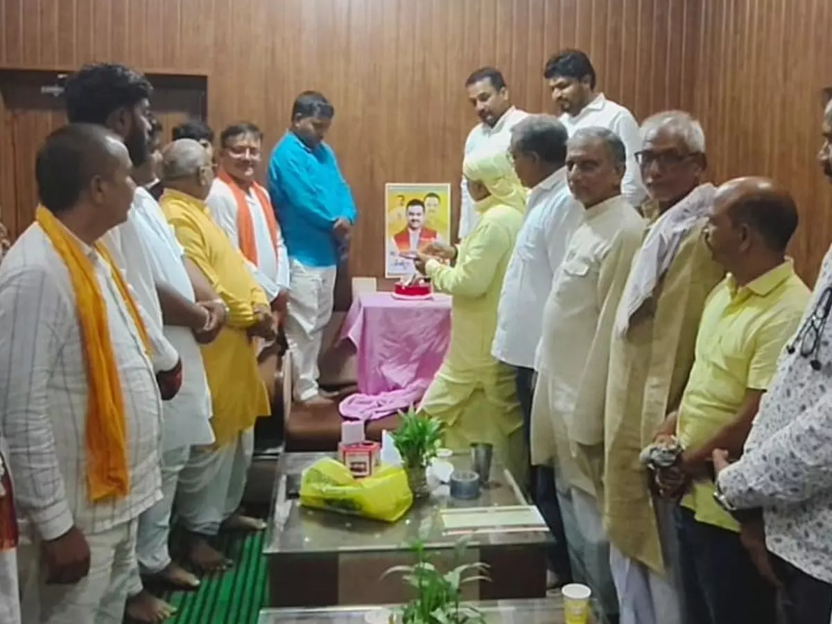 Badhalganj: कमलेश पासवान के जन्मदिन पर समर्थकों में दिखा उत्साह Badhalganj: कमलेश पासवान के जन्मदिन पर समर्थकों में दिखा उत्साह