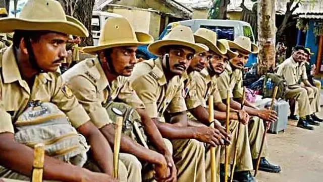 Odisha : दशकों से खाकी वर्दी पर पहनी जाने वाली ढीली टोपी को बढ़ावा Odisha : दशकों से खाकी वर्दी पर पहनी जाने वाली ढीली टोपी को बढ़ावा
