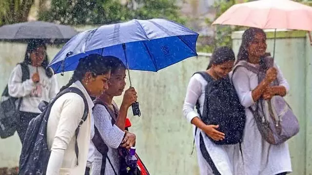 Karnataka : बेंगलुरु समेत 23 जिलों में अगले 48 घंटे भारी बारिश, बेलगाम में बाइक समेत बह गया व्यक्ति Karnataka : बेंगलुरु समेत 23 जिलों में अगले 48 घंटे भारी बारिश, बेलगाम में बाइक समेत बह गया व्यक्ति
