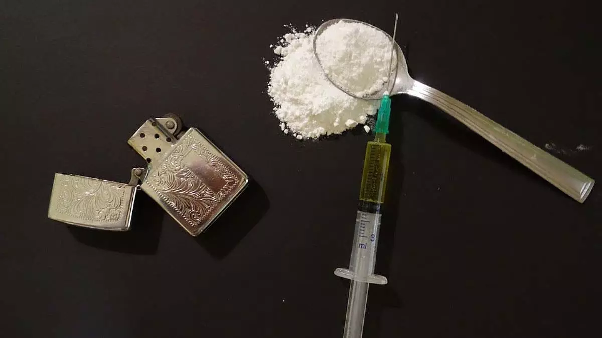 ड्रग रैकेट ने मैसूर से मुंबई तक ₹434 करोड़ मूल्य की मेफेड्रोन ले जाने के लिए शर्ट की तस्वीर को कोड के रूप में इस्तेमाल किया ड्रग रैकेट ने मैसूर से मुंबई तक ₹434 करोड़ मूल्य की मेफेड्रोन ले जाने के लिए शर्ट की तस्वीर को कोड के रूप में इस्तेमाल किया