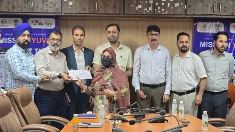 मिशन युवा: बारामूला में 35 उद्यमियों को स्वीकृति पत्र वितरित किए गए मिशन युवा: बारामूला में 35 उद्यमियों को स्वीकृति पत्र वितरित किए गए