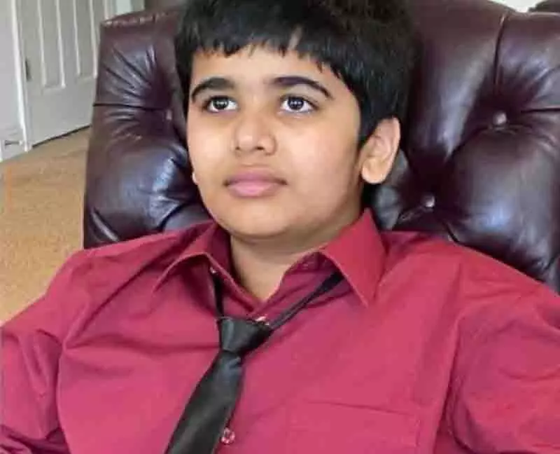 पंजाब मूल के 15 वर्षीय लड़के ने US में एक साथ हाई स्कूल और स्नातक की डिग्री हासिल की पंजाब मूल के 15 वर्षीय लड़के ने US में एक साथ हाई स्कूल और स्नातक की डिग्री हासिल की