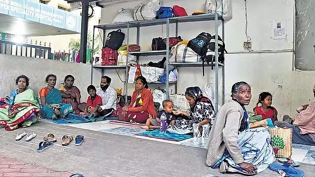विक्टोरिया अस्पताल में CM का औचक निरीक्षण विक्टोरिया अस्पताल में CM का औचक निरीक्षण
