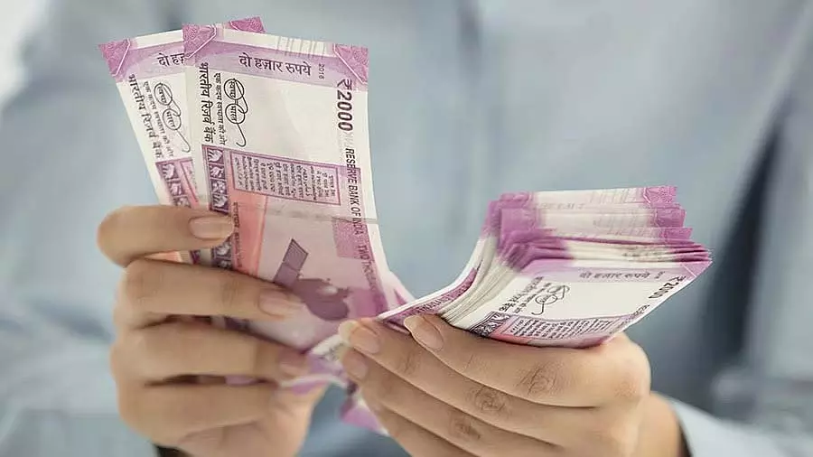 मुंबई में रिश्वतखोरी के आरोप में सब-इंस्पेक्टर गिरफ्तार; कांस्टेबल 25,000 रुपये लेकर फरार मुंबई में रिश्वतखोरी के आरोप में सब-इंस्पेक्टर गिरफ्तार; कांस्टेबल 25,000 रुपये लेकर फरार