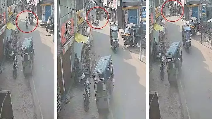 MP : ओवरटेक करते समय बाइक से गिरा व्यक्ति, तेज रफ्तार ट्रक ने कुचला MP : ओवरटेक करते समय बाइक से गिरा व्यक्ति, तेज रफ्तार ट्रक ने कुचला