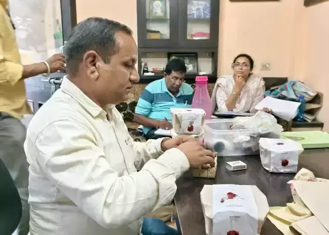 Indore: मावा मिल्क केक पर छापा, लाखों का माल जब्त Indore: मावा मिल्क केक पर छापा, लाखों का माल जब्त
