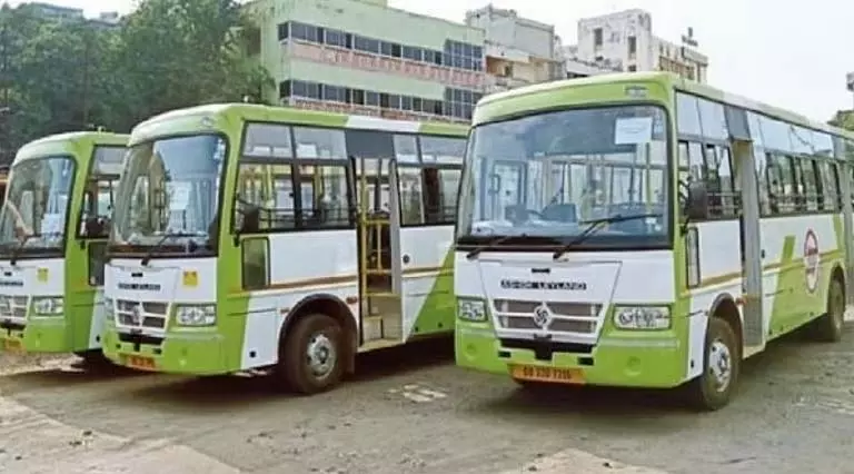 के अधिकारी अमा बसों में यात्रा करेंगे और यात्रियों से वास्तविक समय पर प्रतिक्रिया एकत्र करेंगे के अधिकारी अमा बसों में यात्रा करेंगे और यात्रियों से वास्तविक समय पर प्रतिक्रिया एकत्र करेंगे