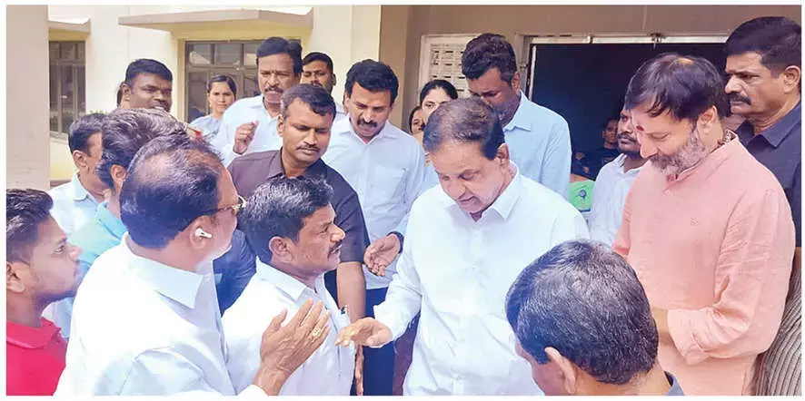 Andhra: भाकपा ने छात्राओं के लिए छात्रावास सुविधा की मांग की Andhra: भाकपा ने छात्राओं के लिए छात्रावास सुविधा की मांग की