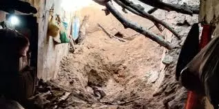 Auraiya: कच्चा मकान गिरने से दादी समेत दो मासूम बच्चियों की मौत Auraiya: कच्चा मकान गिरने से दादी समेत दो मासूम बच्चियों की मौत