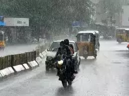 Anantapur में भारी बारिश से यातायात बाधित Anantapur में भारी बारिश से यातायात बाधित