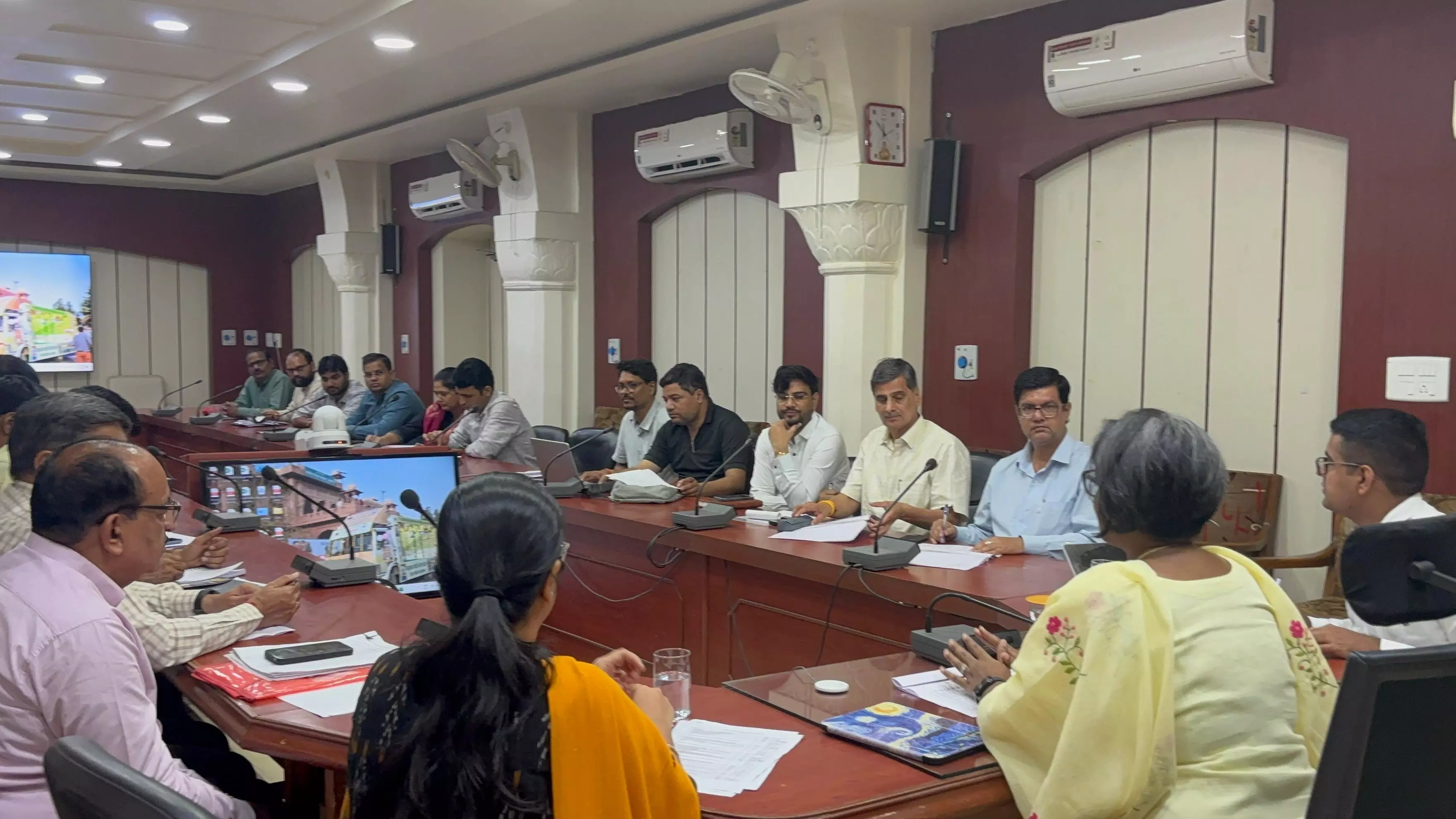 Bikaner: जिले में 38 लाख पौधे लगाए, जियोटैगिंग में तेजी लाने के निर्देश Bikaner: जिले में 38 लाख पौधे लगाए, जियोटैगिंग में तेजी लाने के निर्देश