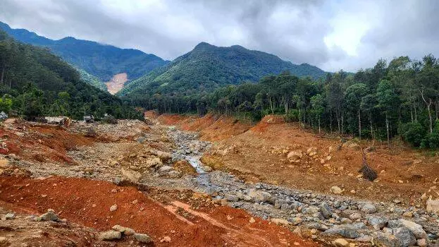 Kerala : चूरलमाला आपदा वेल्लारीमाला में एक छोटी चट्टान की दरार के कारण हुई Kerala : चूरलमाला आपदा वेल्लारीमाला में एक छोटी चट्टान की दरार के कारण हुई