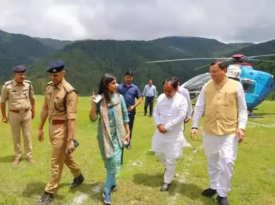 Garwal: मुख्यमंत्री धामी ने पौड़ी के आपदा प्रभावित क्षेत्रों का किया हवाई सर्वेक्षण Garwal: मुख्यमंत्री धामी ने पौड़ी के आपदा प्रभावित क्षेत्रों का किया हवाई सर्वेक्षण
