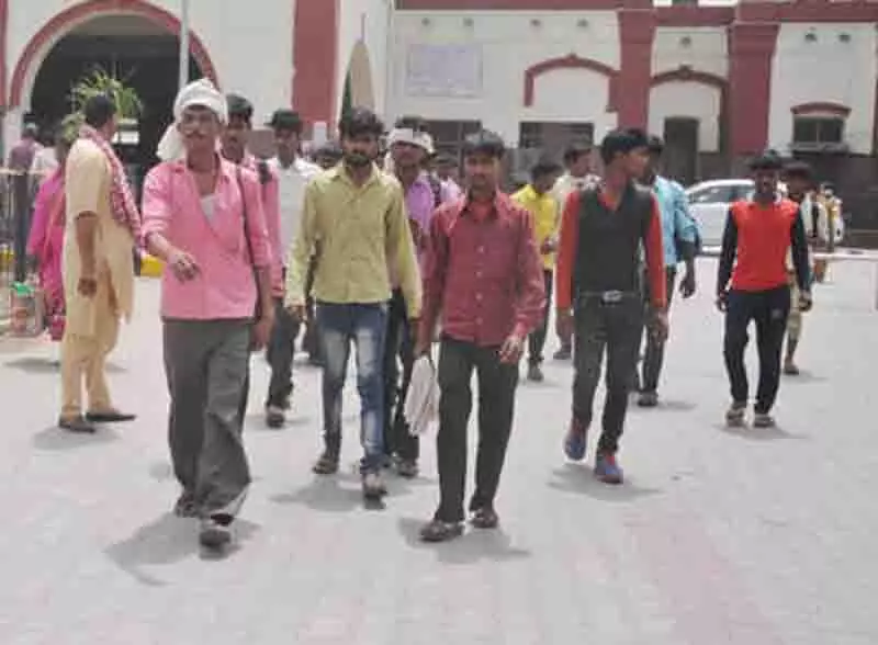 DC ने शिमला में प्रवासी श्रमिकों की आवाजाही को नियंत्रित किया DC ने शिमला में प्रवासी श्रमिकों की आवाजाही को नियंत्रित किया
