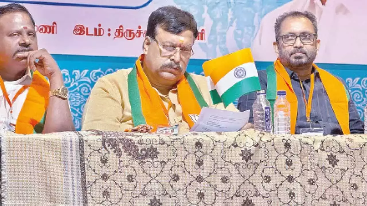 TN BJP ने तिरंगा यात्रा पर कार्यशाला आयोजित की TN BJP ने तिरंगा यात्रा पर कार्यशाला आयोजित की