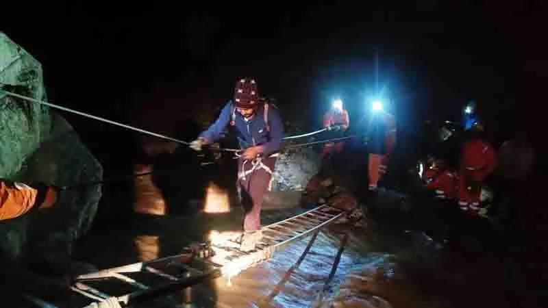 Kinnaur Yatra मार्ग से 2 तीर्थयात्रियों की मौत, 1,000 को बचाया गया Kinnaur Yatra मार्ग से 2 तीर्थयात्रियों की मौत, 1,000 को बचाया गया