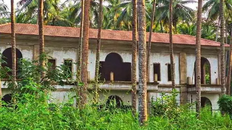 विधायक राजेश फलदेसाई ने आश्वासन दिया कि विवादित Goa बंगला गिराया जाएगा विधायक राजेश फलदेसाई ने आश्वासन दिया कि विवादित Goa बंगला गिराया जाएगा