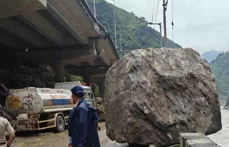 Himachal में 537 सड़कें अवरुद्ध, 12 अगस्त तक जारी रहेगी बारिश Himachal में 537 सड़कें अवरुद्ध, 12 अगस्त तक जारी रहेगी बारिश