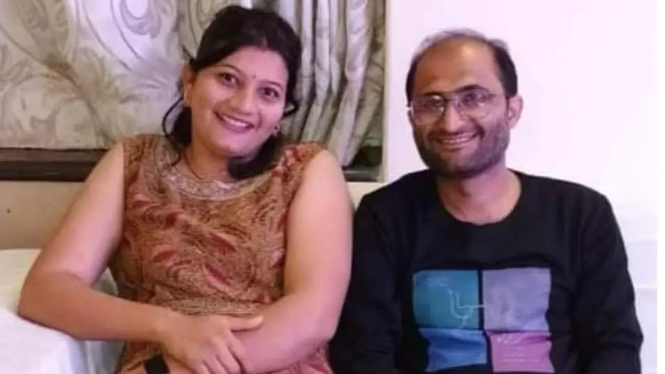 सुधानगर इलाके में पति-पत्नी ने ट्रेन के नीचे आत्महत्या कर ली सुधानगर इलाके में पति-पत्नी ने ट्रेन के नीचे आत्महत्या कर ली