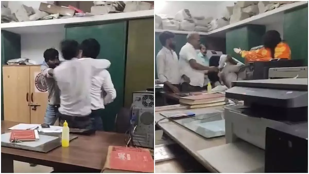 पीडब्ल्यूडी कार्यालय में ठेकेदार और साथियों ने क्लर्क पर किया हमला पीडब्ल्यूडी कार्यालय में ठेकेदार और साथियों ने क्लर्क पर किया हमला