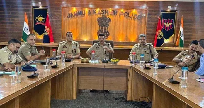 SSP जम्मू ने सुरक्षा और अपराध परिदृश्य की समीक्षा की SSP जम्मू ने सुरक्षा और अपराध परिदृश्य की समीक्षा की