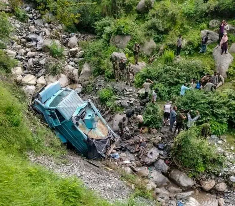 जम्मू-कश्मीर के उधमपुर में CRPF का वाहन दुर्घटनाग्रस्त, 3 जवान शहीद जम्मू-कश्मीर के उधमपुर में CRPF का वाहन दुर्घटनाग्रस्त, 3 जवान शहीद