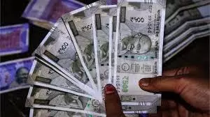 बिहार सरकार के अधिकारी मुमुक्षु चौधरी पर रिश्वत लेकर ठेके देने का आरोप बिहार सरकार के अधिकारी मुमुक्षु चौधरी पर रिश्वत लेकर ठेके देने का आरोप