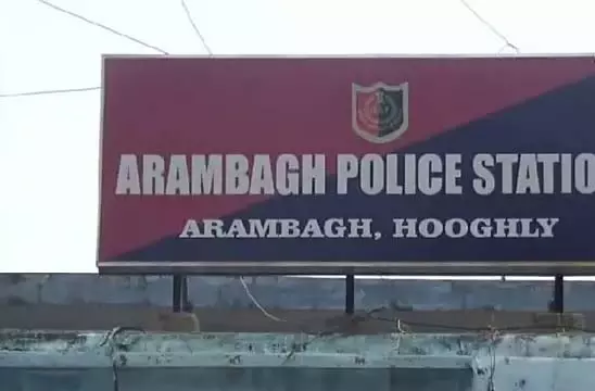 बाढ़ पीड़ितों को भोजन उपलब्ध कराने के लिए पुलिस पहुंची बाढ़ पीड़ितों को भोजन उपलब्ध कराने के लिए पुलिस पहुंची