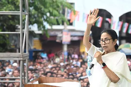ममता ने चेतावनी दी, अगर आप वोटर लिस्ट से नाम हटा देंगे तो... ममता ने चेतावनी दी, अगर आप वोटर लिस्ट से नाम हटा देंगे तो...