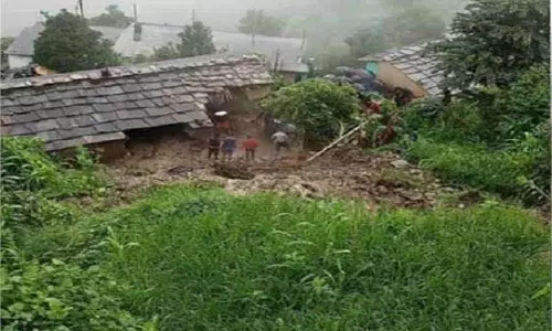 Uttarakhand: भारी भूस्खलन के कारण मलबे में दबकर दो महिलाओं की मौत