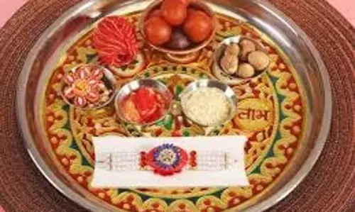 Raksha Bandhan 2025: रक्षाबंधन के दिन कैसे तैयार करें पूजा की थाली Raksha Bandhan 2025: रक्षाबंधन के दिन कैसे तैयार करें पूजा की थाली