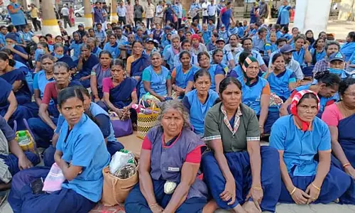 वार्ता विफल: सफाई कर्मचारियों की हड़ताल छठे दिन भी जारी