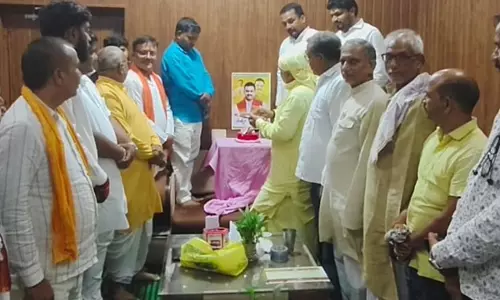 Badhalganj: कमलेश पासवान के जन्मदिन पर समर्थकों में दिखा उत्साह Badhalganj: कमलेश पासवान के जन्मदिन पर समर्थकों में दिखा उत्साह