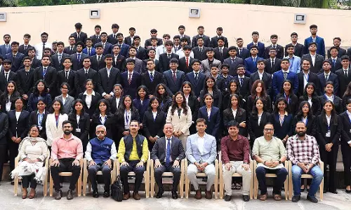 IPM कोर्स करने के लिए पांच अंतर्राष्ट्रीय छात्र IIM-इंदौर परिसर में पहुंचे IPM कोर्स करने के लिए पांच अंतर्राष्ट्रीय छात्र IIM-इंदौर परिसर में पहुंचे