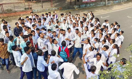 Indore : नर्सिंग अधिकारियों ने फिलहाल विरोध प्रदर्शन का आह्वान किया