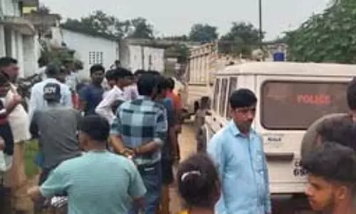 बच्चा चोर रंगे हाथों पकड़ाया, पुलिस कर रही पूछताछ बच्चा चोर रंगे हाथों पकड़ाया, पुलिस कर रही पूछताछ