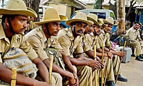 Odisha : दशकों से खाकी वर्दी पर पहनी जाने वाली ढीली टोपी को बढ़ावा Odisha : दशकों से खाकी वर्दी पर पहनी जाने वाली ढीली टोपी को बढ़ावा