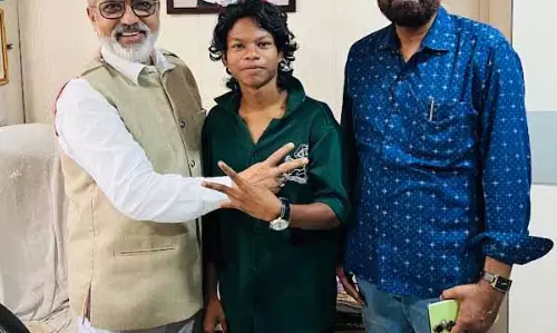 बचपन का प्यार जनता से रिश्ता कार्यालय में...