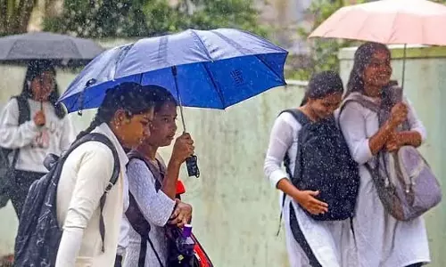 Karnataka : बेंगलुरु समेत 23 जिलों में अगले 48 घंटे भारी बारिश, बेलगाम में बाइक समेत बह गया व्यक्ति Karnataka : बेंगलुरु समेत 23 जिलों में अगले 48 घंटे भारी बारिश, बेलगाम में बाइक समेत बह गया व्यक्ति
