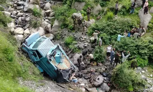 उधमपुर सड़क दुर्घटना में सीआरपीएफ के 2 जवानों की मौत, 12 घायल उधमपुर सड़क दुर्घटना में सीआरपीएफ के 2 जवानों की मौत, 12 घायल